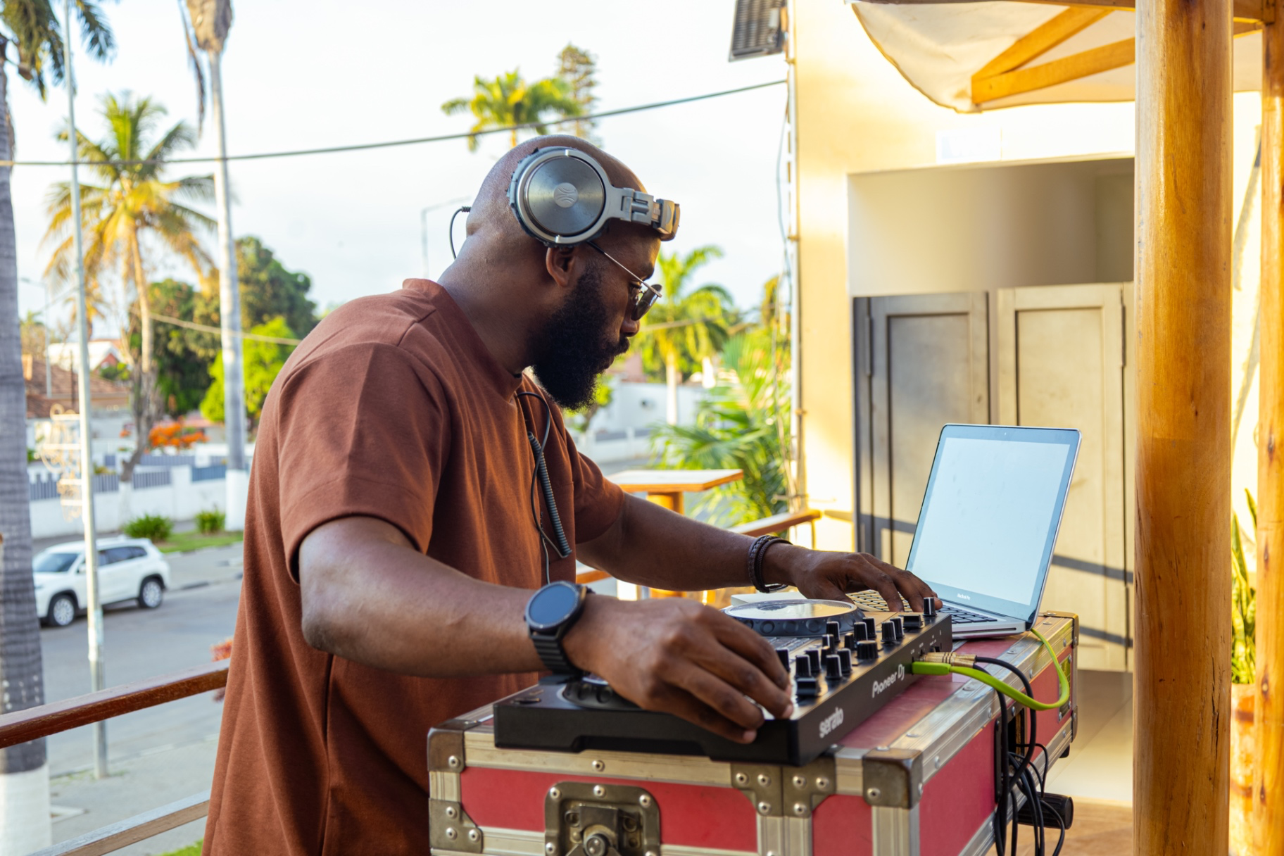 DJ no Pinto's Terrace